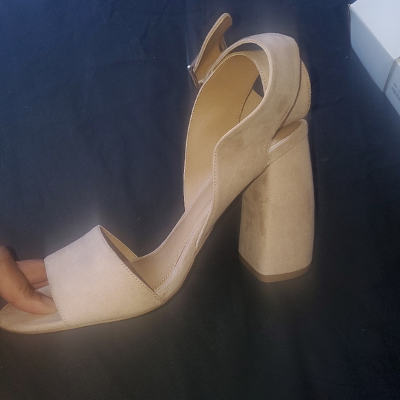 Shoes - Picture 4 of 5